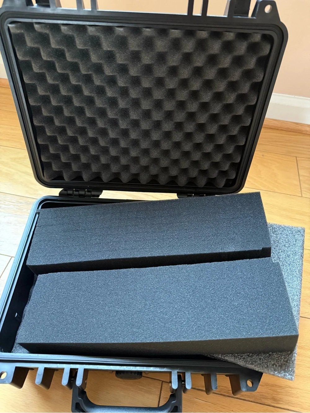 Hard Shell Protective waterproof and shockproof Case in Black